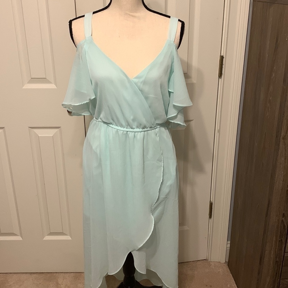 NO Boundaries Women’s Ruffled Cold Shoulder Dress